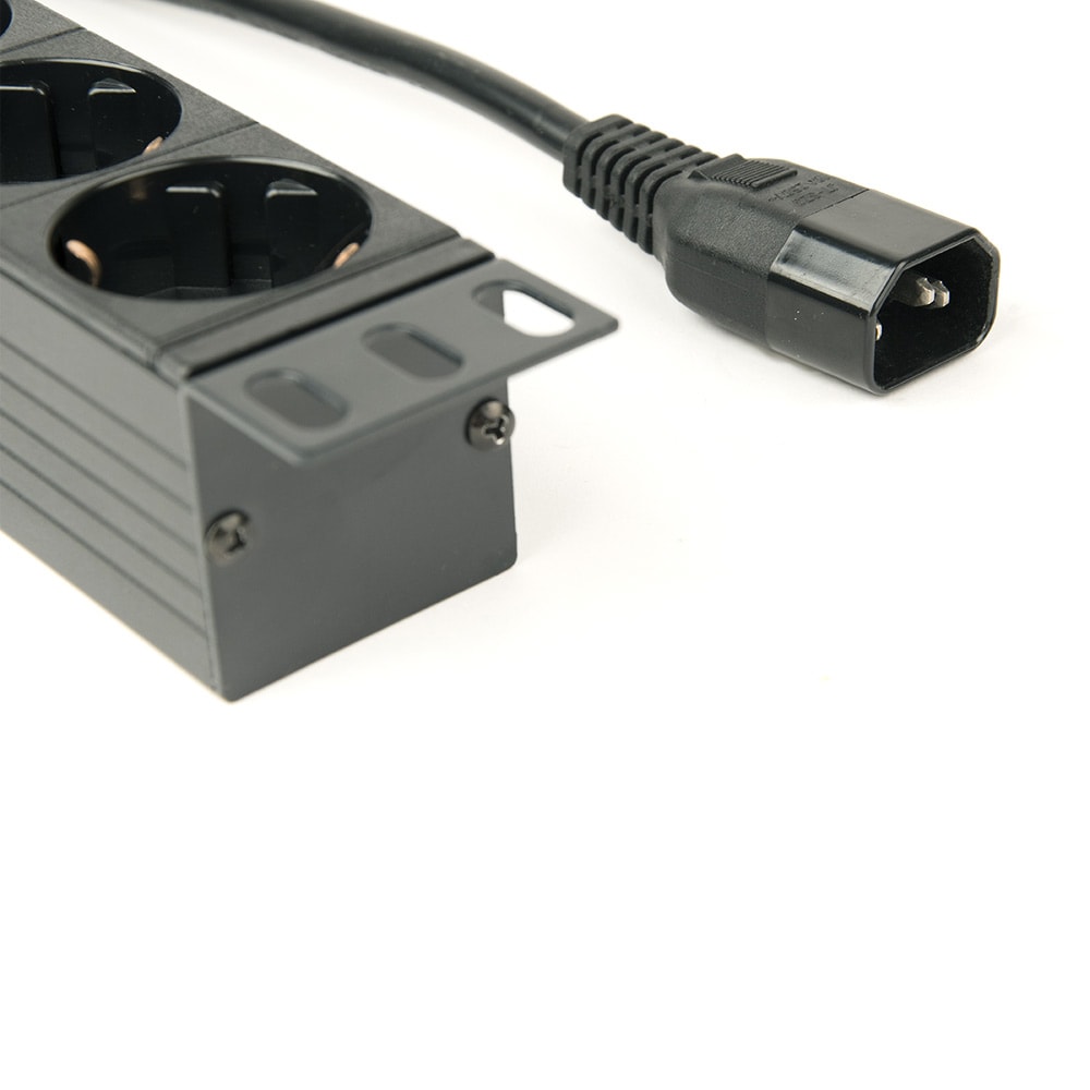 Rack PDU med bryter og 8 Schuko-kontakter
