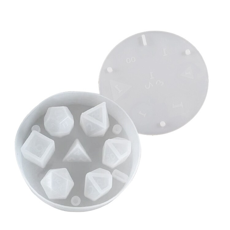 Silikonform for polyedriske terninger med inngraverte tall