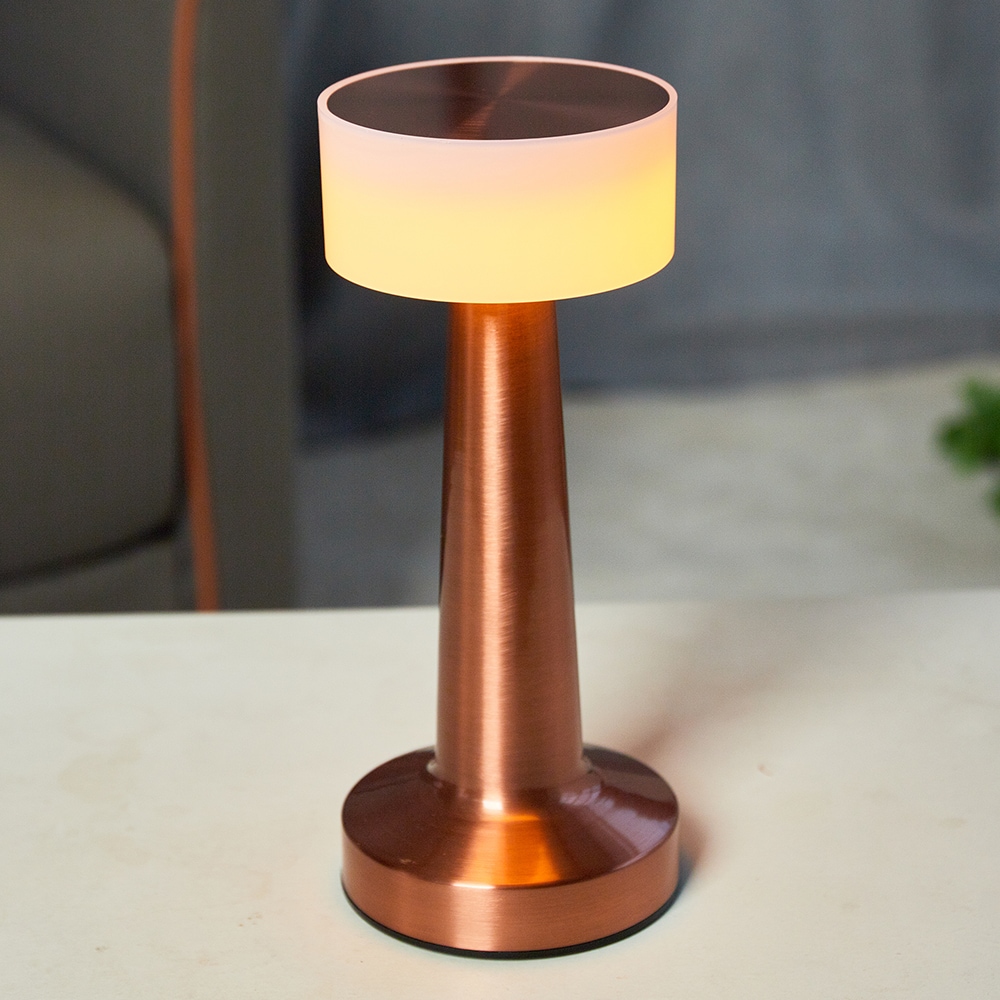 By Gaard bordlampe i kobber - USB-oppladbar