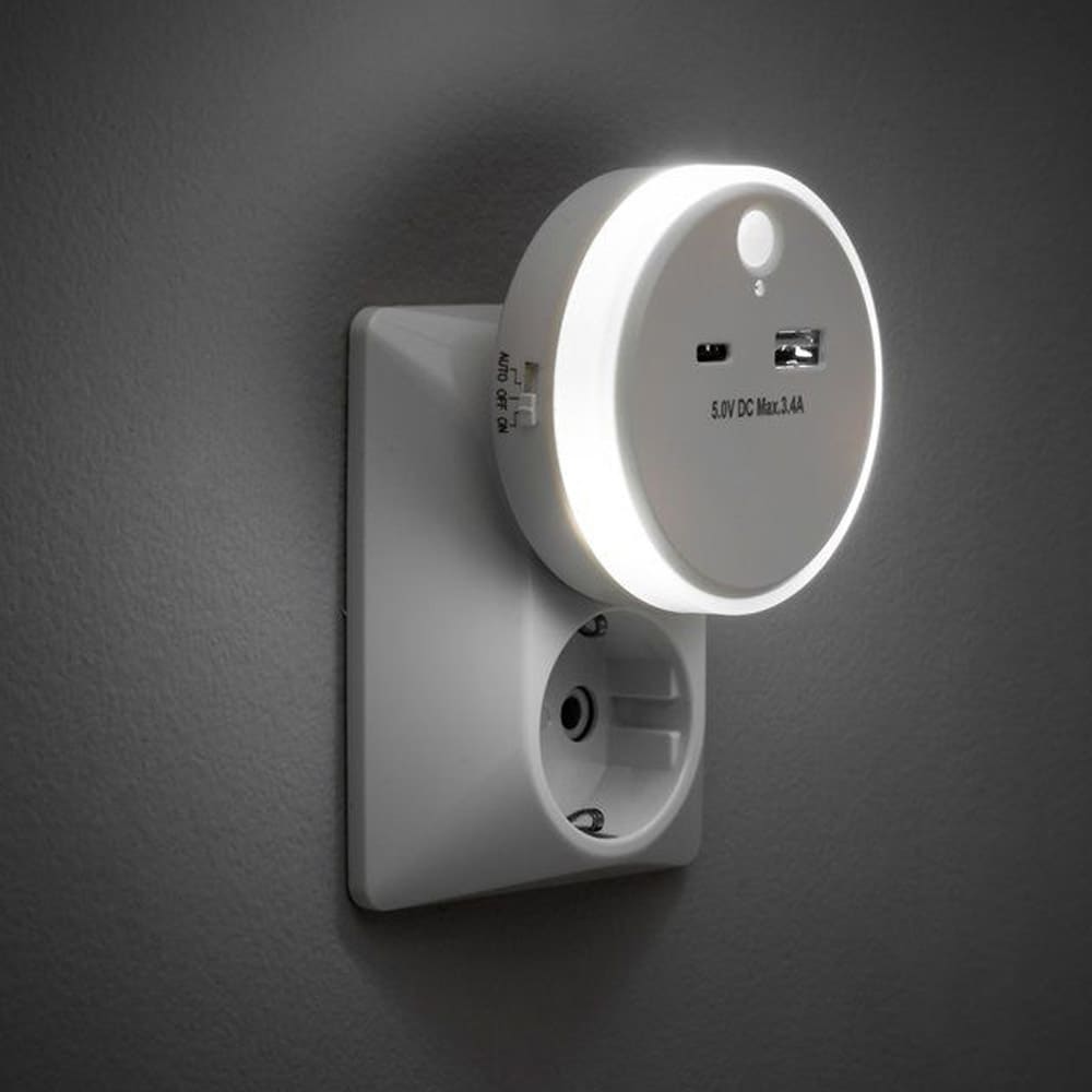 USB-lader med innebygd nattlys og bevegelsessensor