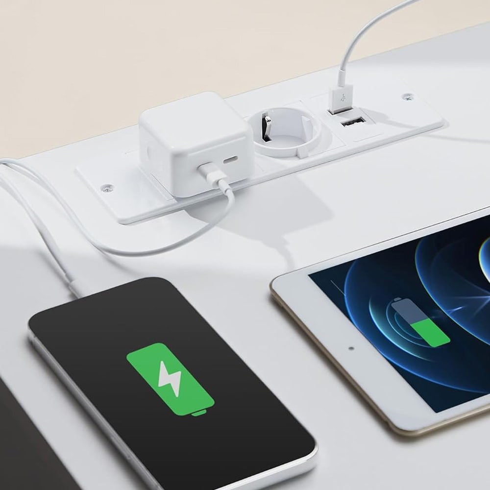 Nattbord med 3 skuffer og strøm- samt USB-kontakter – Hvit
