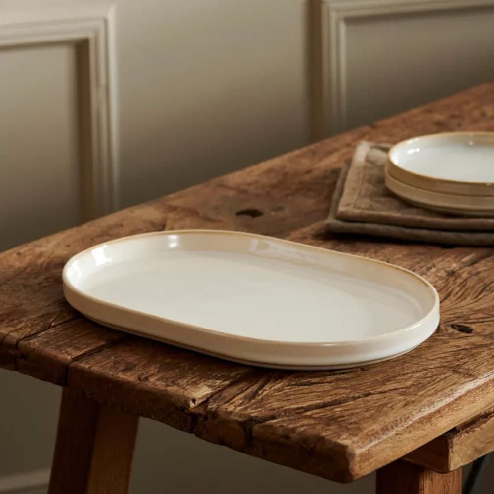 Serveringsfat i keramikk av mineralmarmor 30 cm - hvit