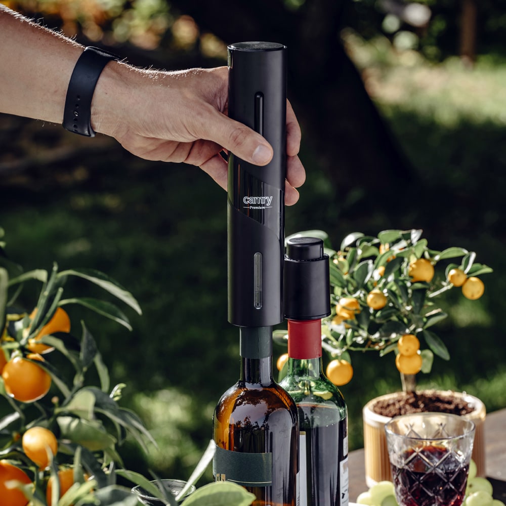 Elektrisk vinåpner med vakuumpropp, folieskærer og skjenketut