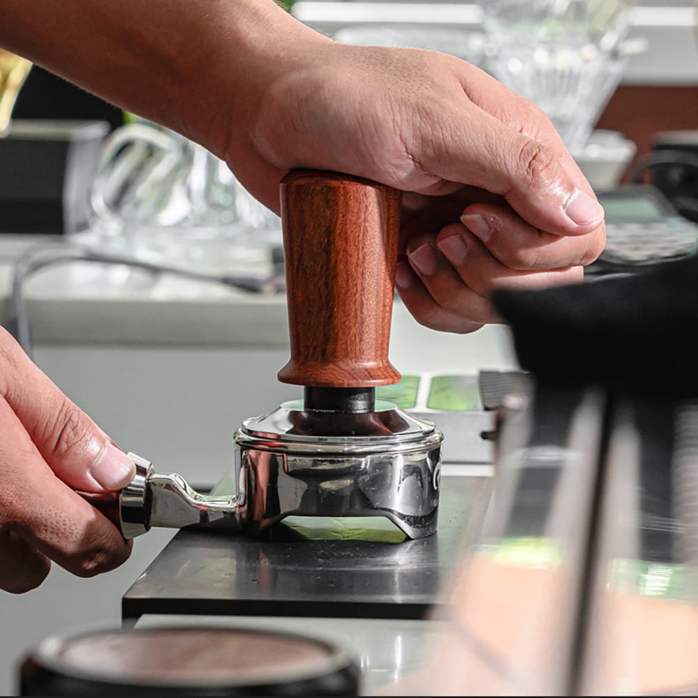Tamper med trehåndtak 51 mm / espressotamper 51 mm / kaffetamper 51 mm