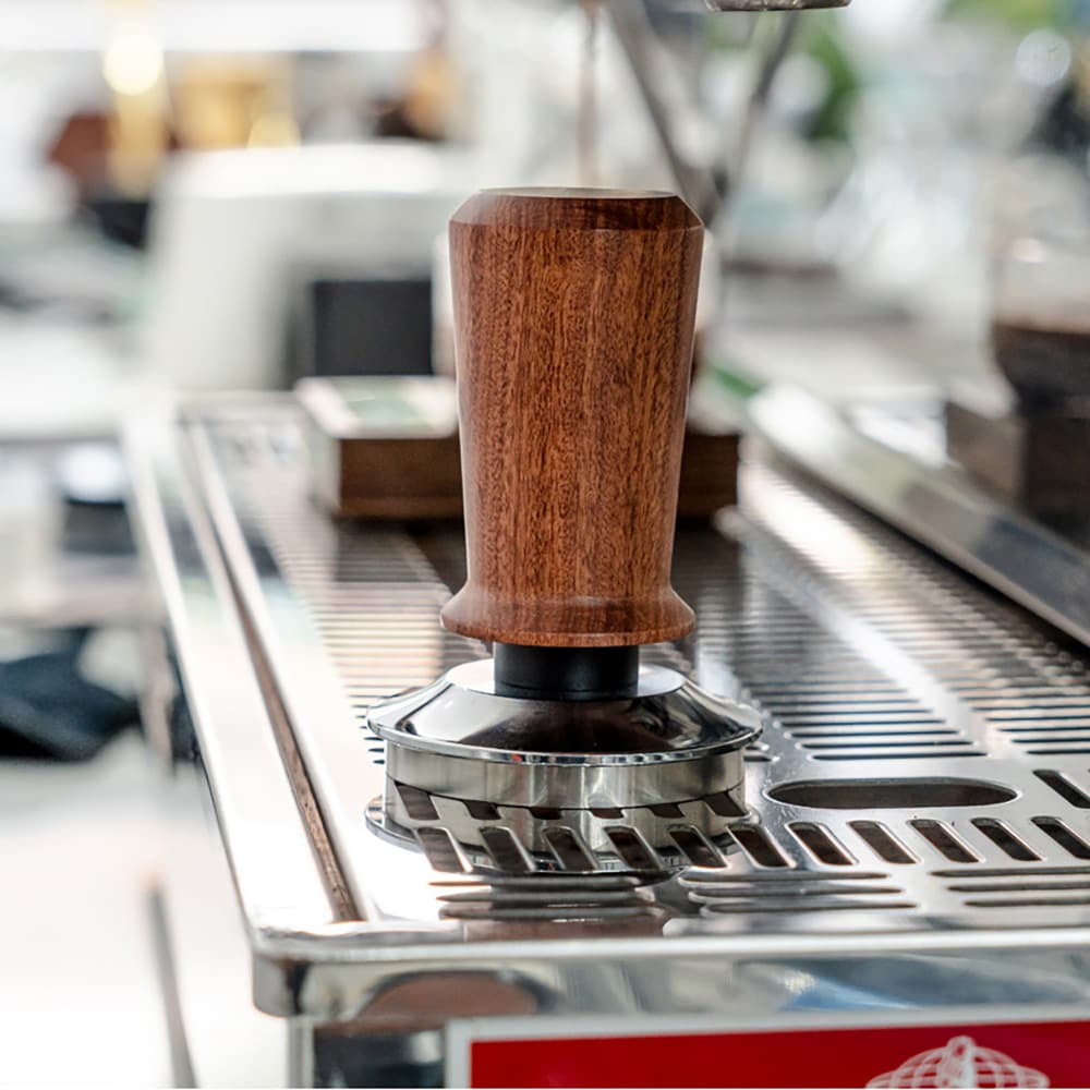 Tamper med trehåndtak 51 mm / espressotamper 51 mm / kaffetamper 51 mm