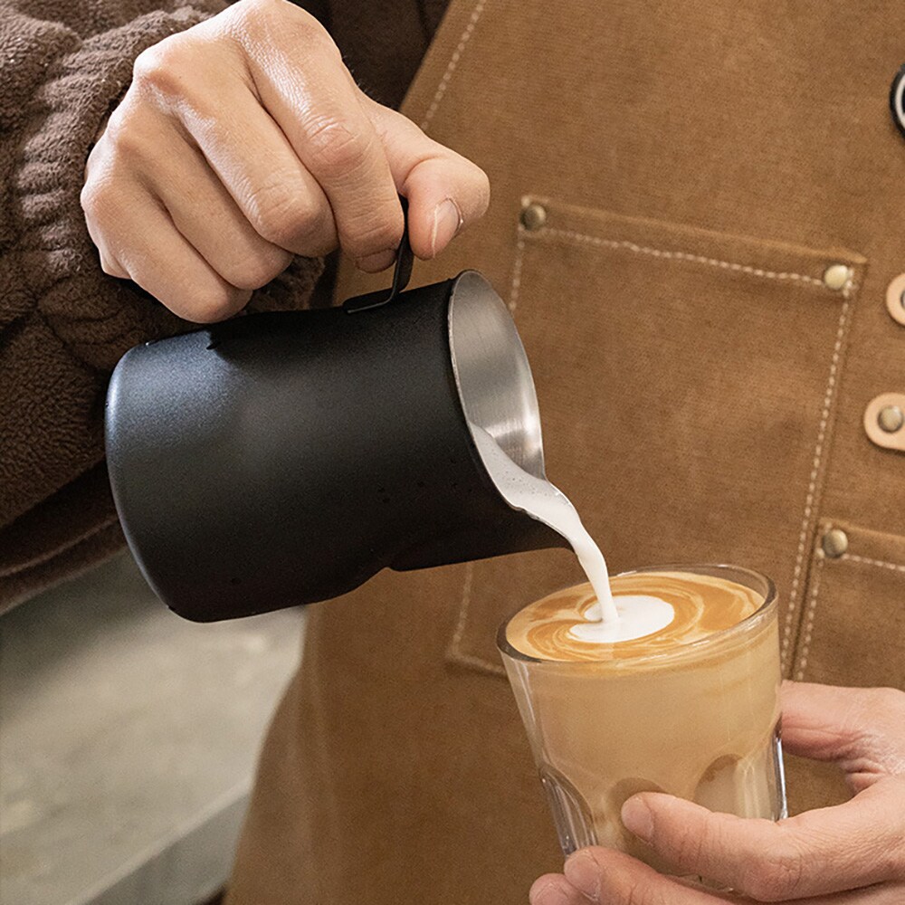 Svart melkekanne i rustfritt stål 350 ml / melkeskummingskanne med svanehals / baristakanne