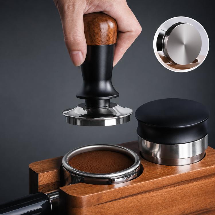 Kaffestamp 51 mm med jevnt trykk og valnøttgrep, flat bunn / Espressostamp