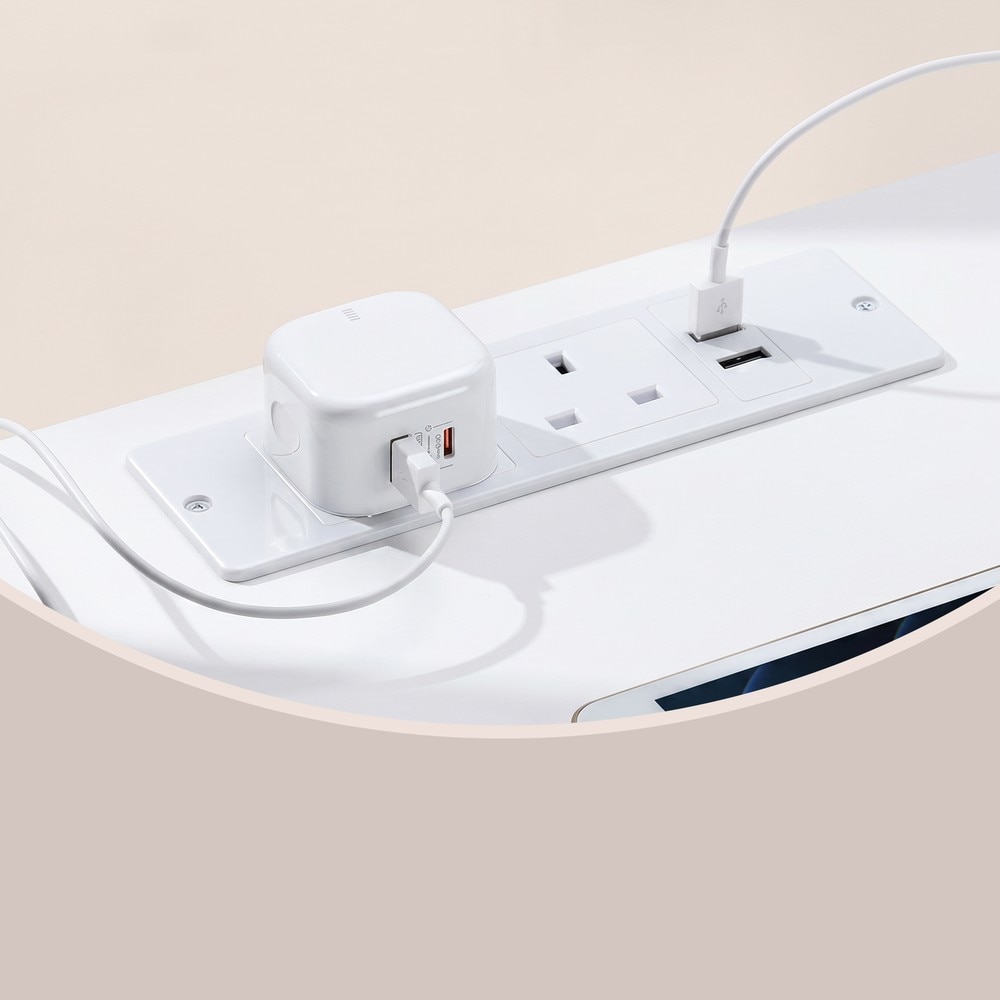 Sängbord med 3 lådor, eluttag och USB - Vit