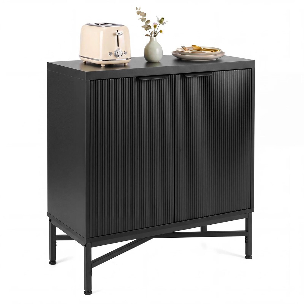 Sidebord med riflede dører og hylle – Svart / Oppbevaringsskap / Sidebord med dører