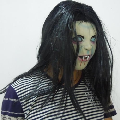 Vampyr-maske med hår - maskeradeutstyr til Halloween m.m.