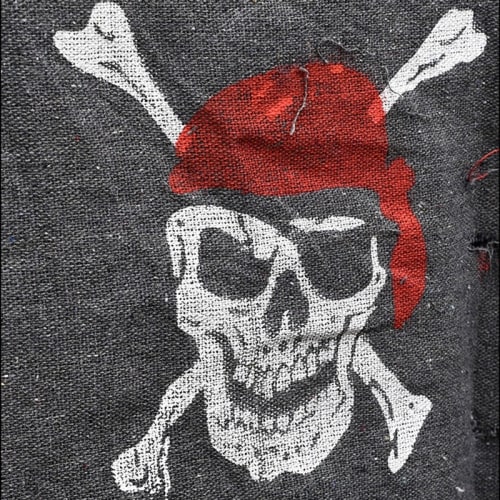 Piratflagga för Halloween - Jolly Roger Skull 76x90cm