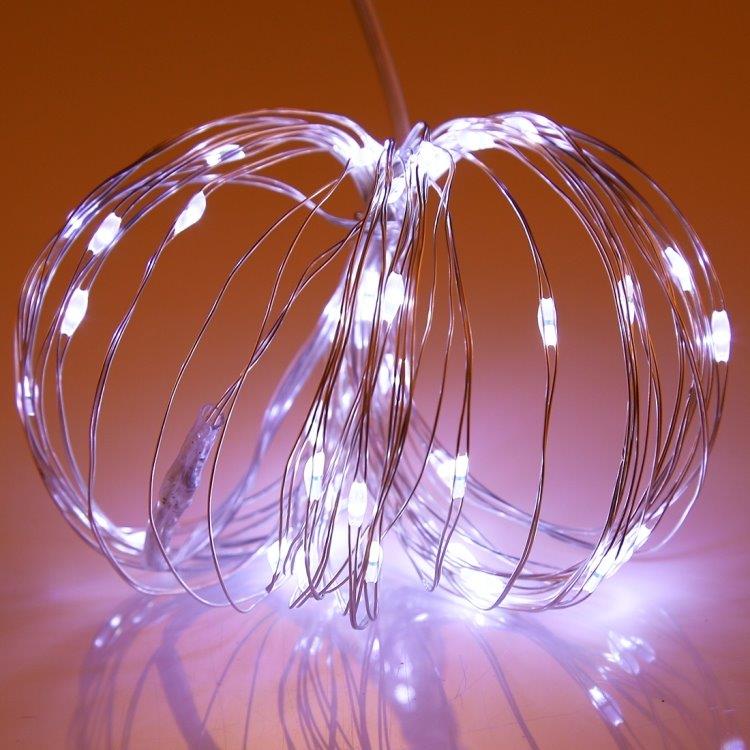 Batteridrevet Lyssløyfe / Led-sløyfe med wire 5meter - 100stk kaldhvite lys