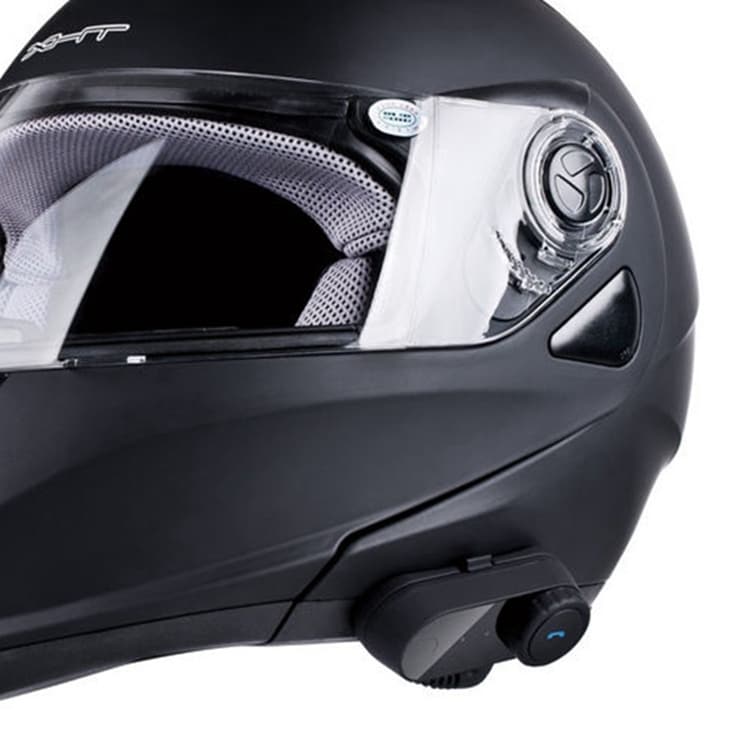 Motorsykkel-headset for kommunikasjon mellom sjåfør og passasjerer