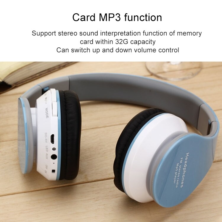 Svart headset med plass til TF-kort och 3.5mm Aux uttak - Kompatibelt med MP3 og FM-radio