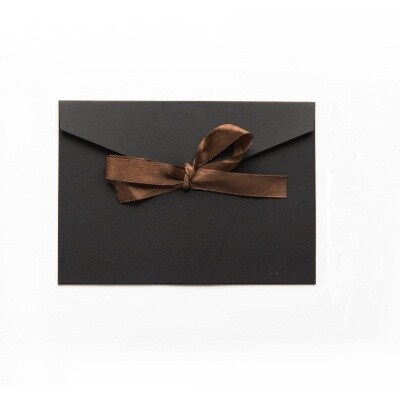 20-pack svarte konvolutter med silkebåndssløyfer