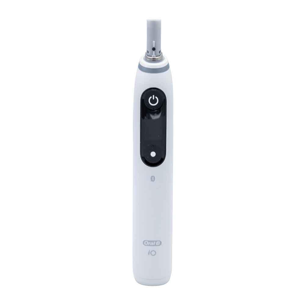 Braun Oral-B iO Series 8 med 2 påsettbare børster og reiseveske, hvit alabast