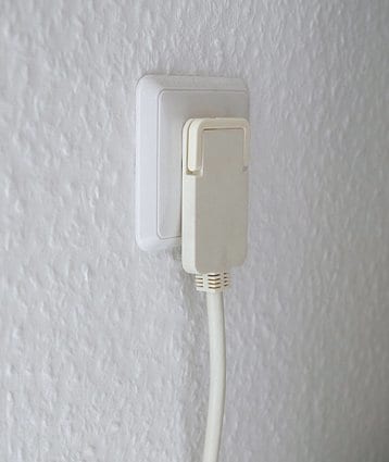 Brennenstuhl skjøteledning med vinklet flatplugg 2m, hvit, innendørs