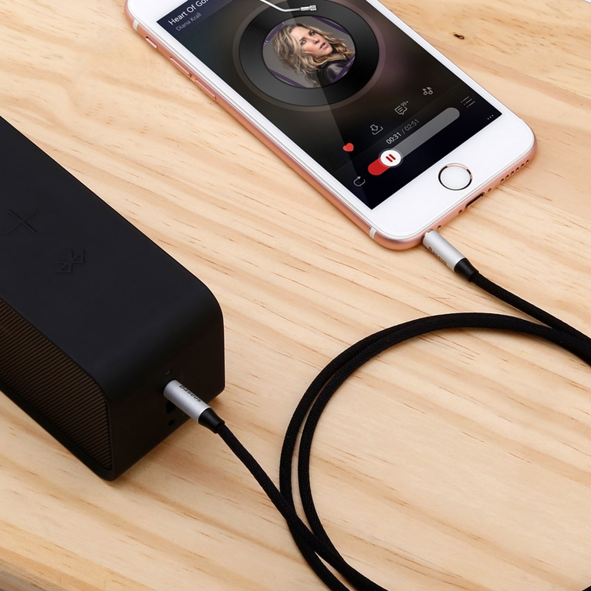 Baseus Yiven M30 stereo AUX 3,5 mm lydkabel med minijack hann 1 m sølv-svart (CAM30-BS1)