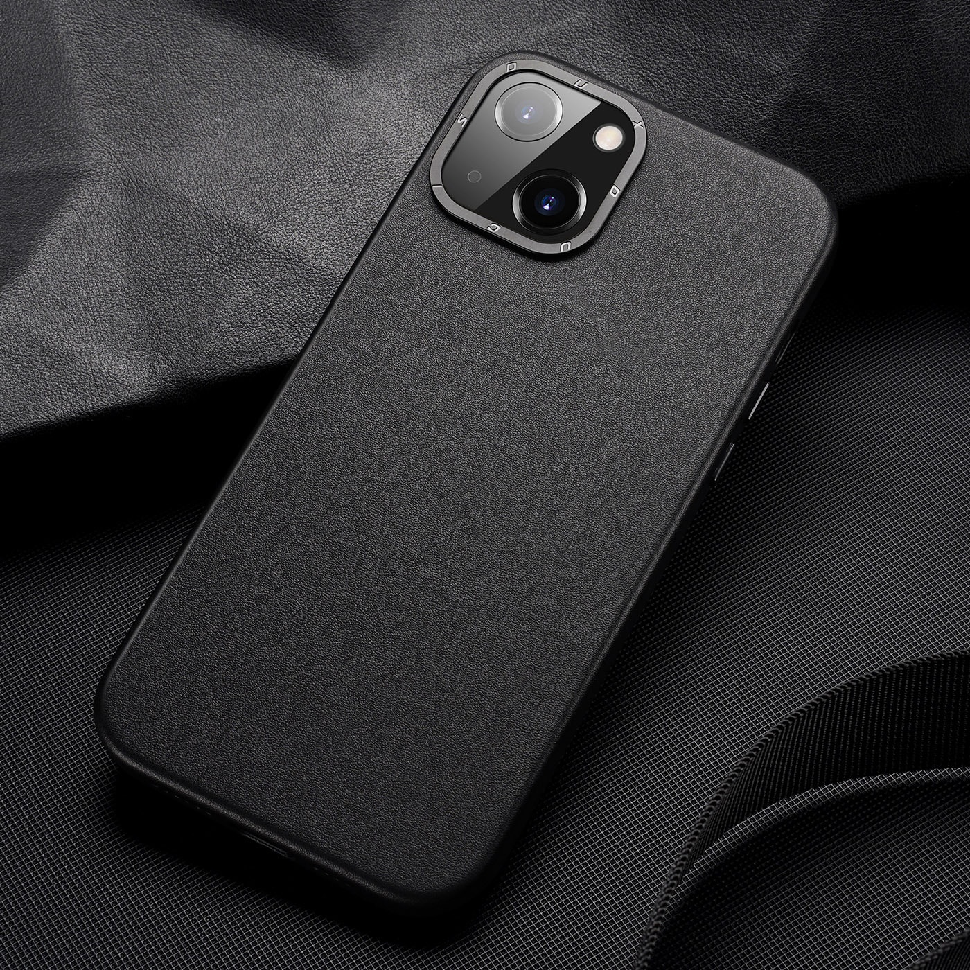 Dux Ducis Grit Leather Case for iPhone 14 Plus Elegant deksel i kunstlær (MagSafe-kompatibel) Svart