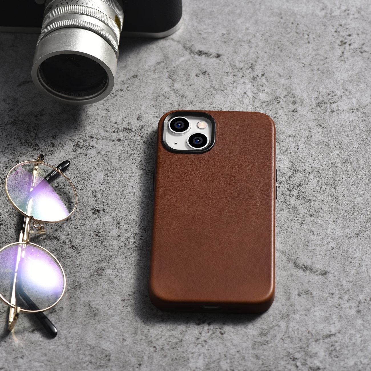 iCarer Oil Wax Premium lærveske iPhone 14 Plus Magnetisk lærveske med MagSafe Brown (WMI14220703-RB)
