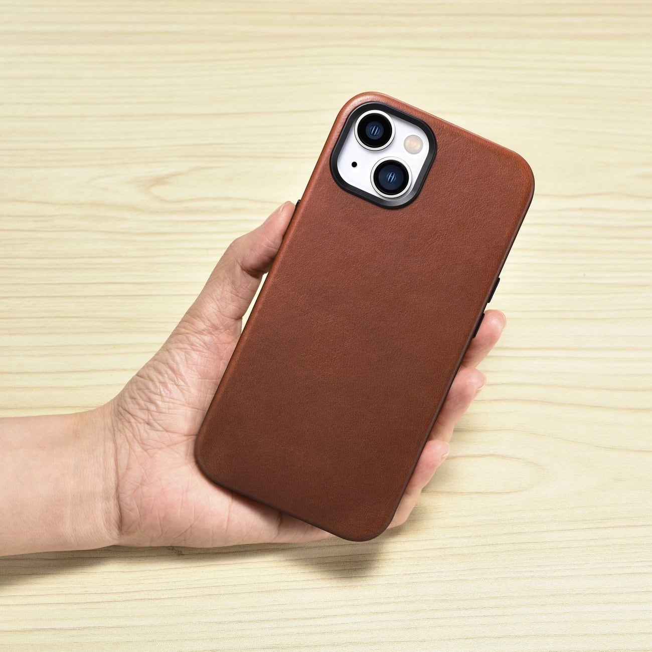 iCarer Oil Wax Premium lærveske iPhone 14 Plus Magnetisk lærveske med MagSafe Brown (WMI14220703-RB)