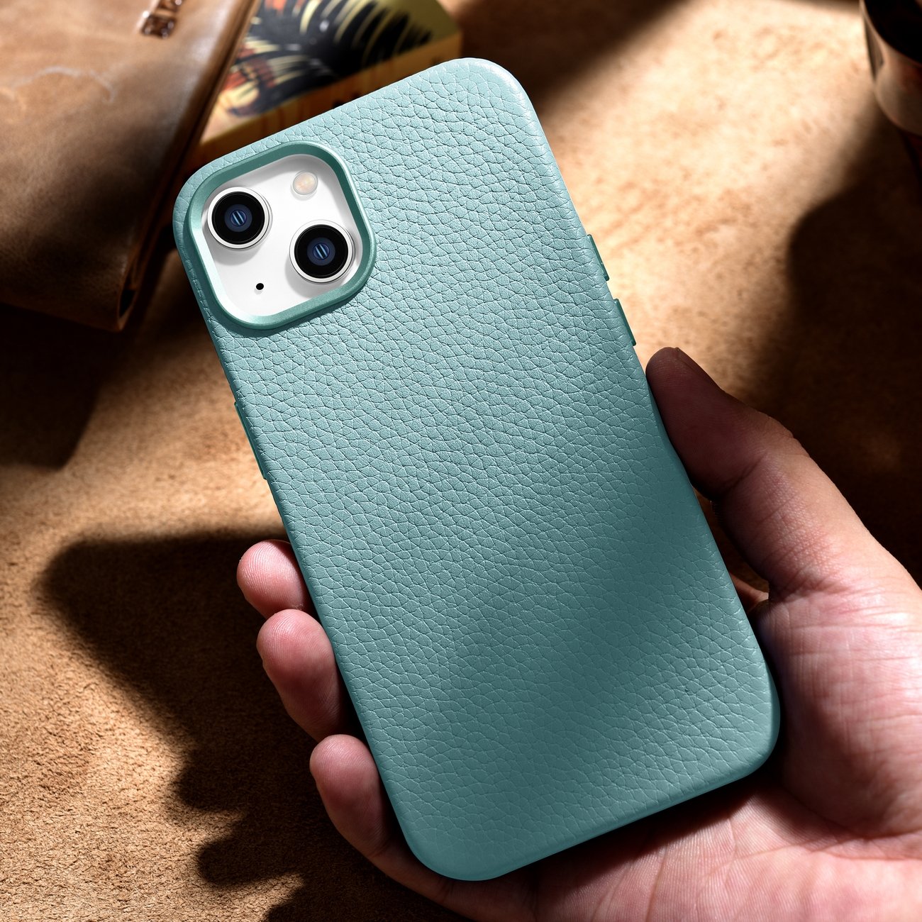 iCarer Litchi Premium lærveske iPhone 14 Plus magnetisk lærveske med MagSafe Green (WMI14220711-GN)