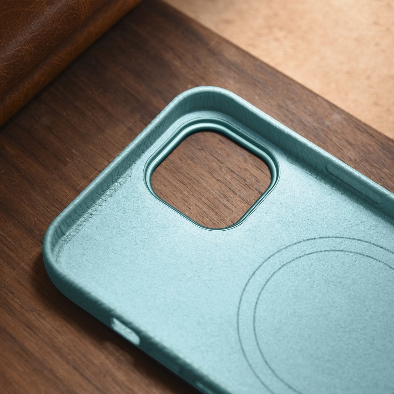 iCarer Litchi Premium lærveske iPhone 14 Plus magnetisk lærveske med MagSafe Green (WMI14220711-GN)