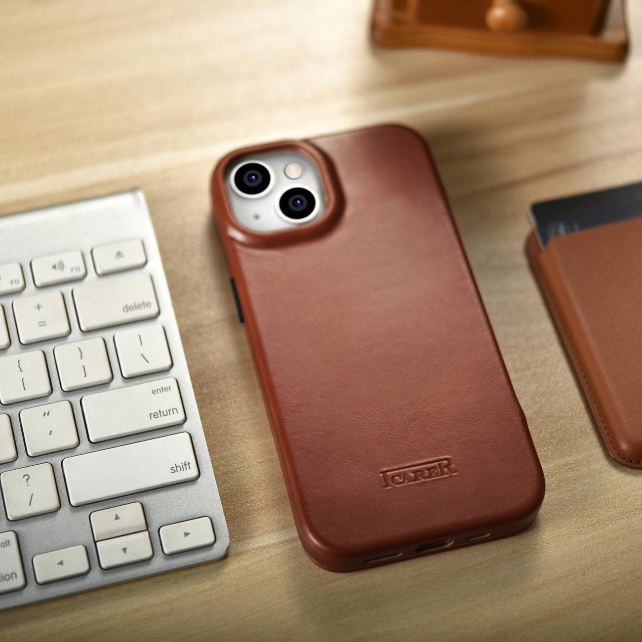iCarer CE Oil Wax Leather Folio Case iPhone 14 Plus MagSafe Flip Case Brown (AKI14220707-BN)