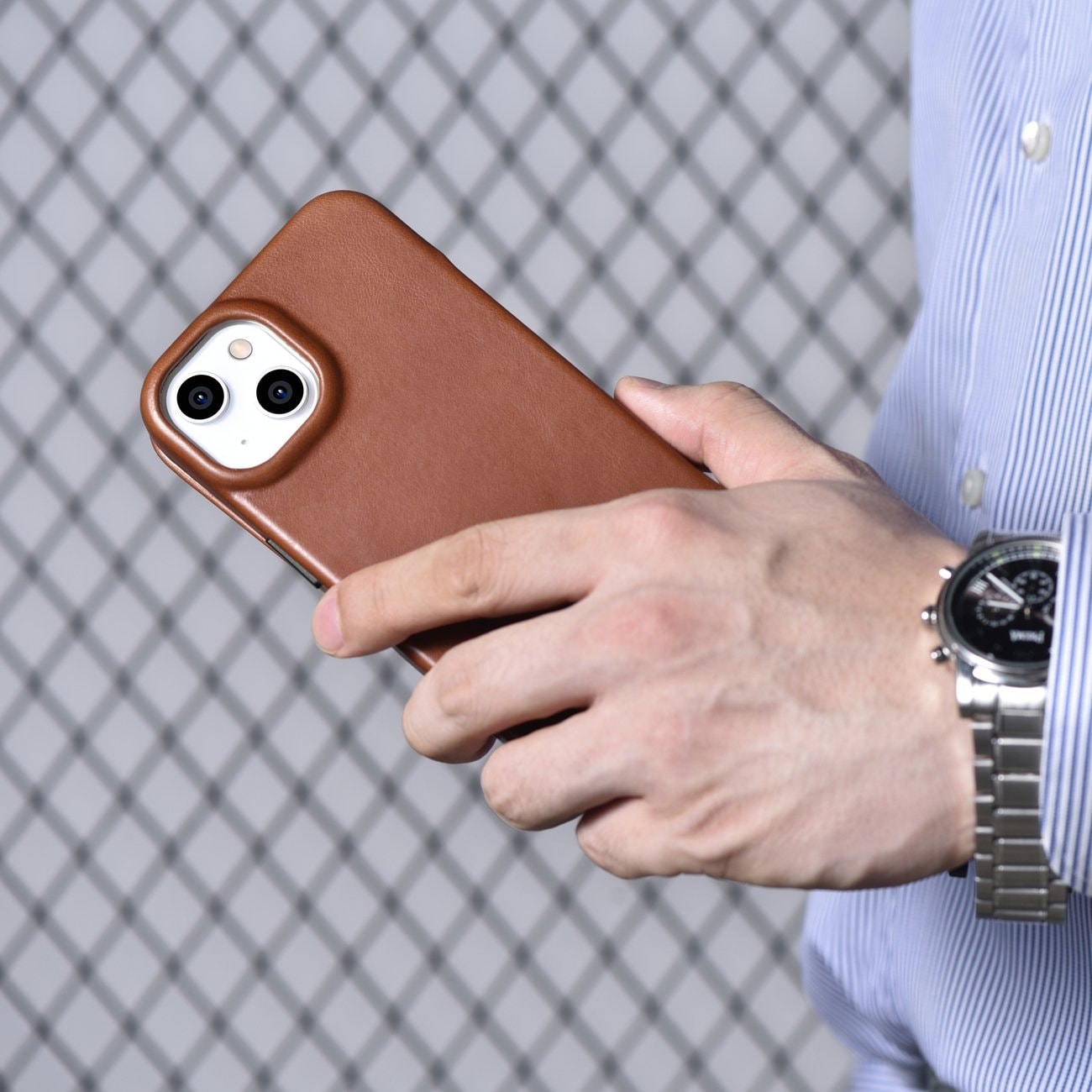 iCarer CE Oil Wax Leather Folio Case iPhone 14 Plus MagSafe Flip Case Brown (AKI14220707-BN)