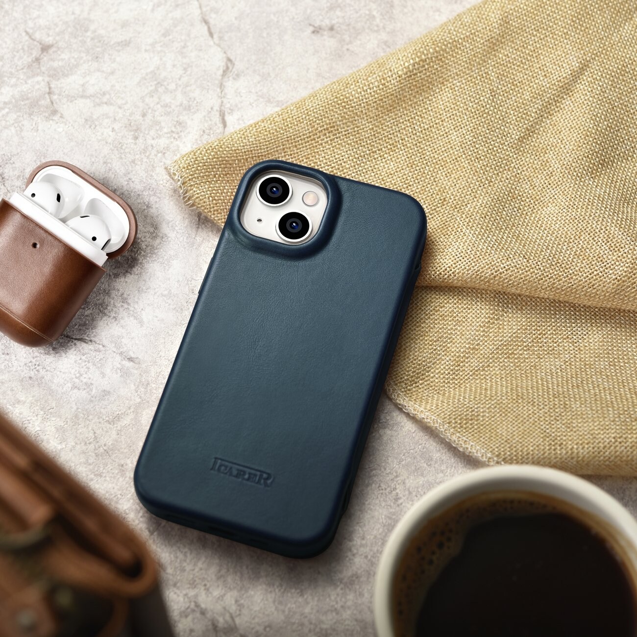 iCarer CE Oil Wax Leather Folio Case iPhone 14 Plus MagSafe Magnet Flip Blue (AKI14220707-BU)