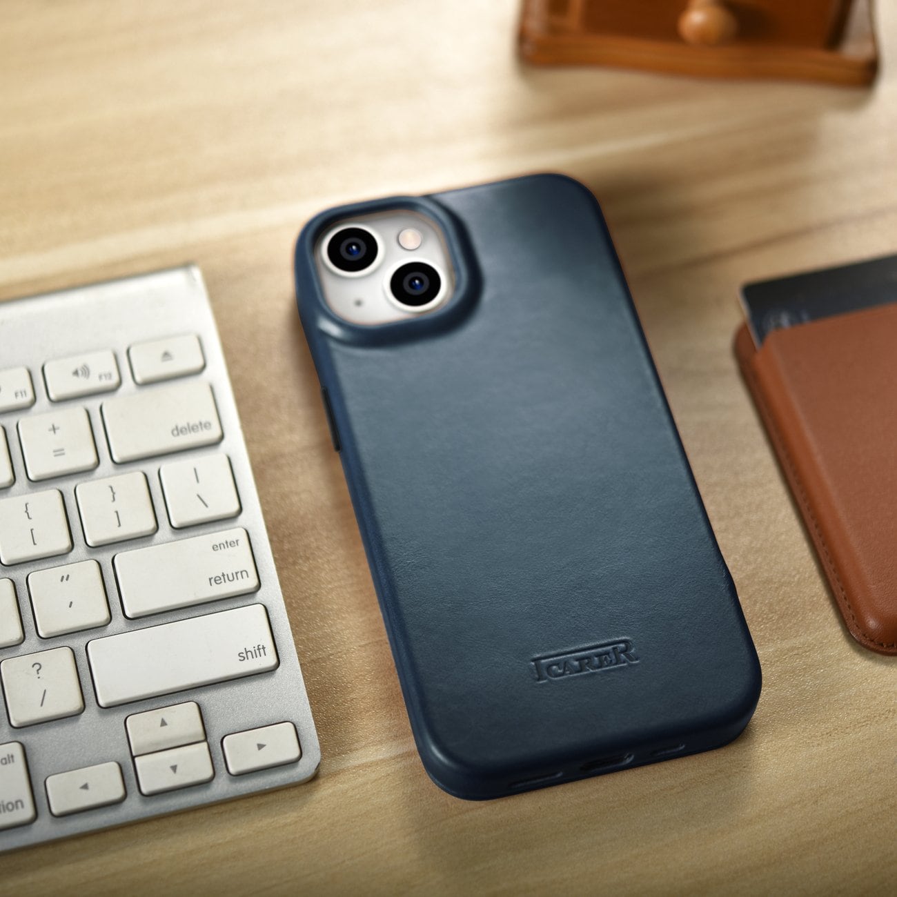 iCarer CE Oil Wax Leather Folio Case iPhone 14 Plus MagSafe Magnet Flip Blue (AKI14220707-BU)