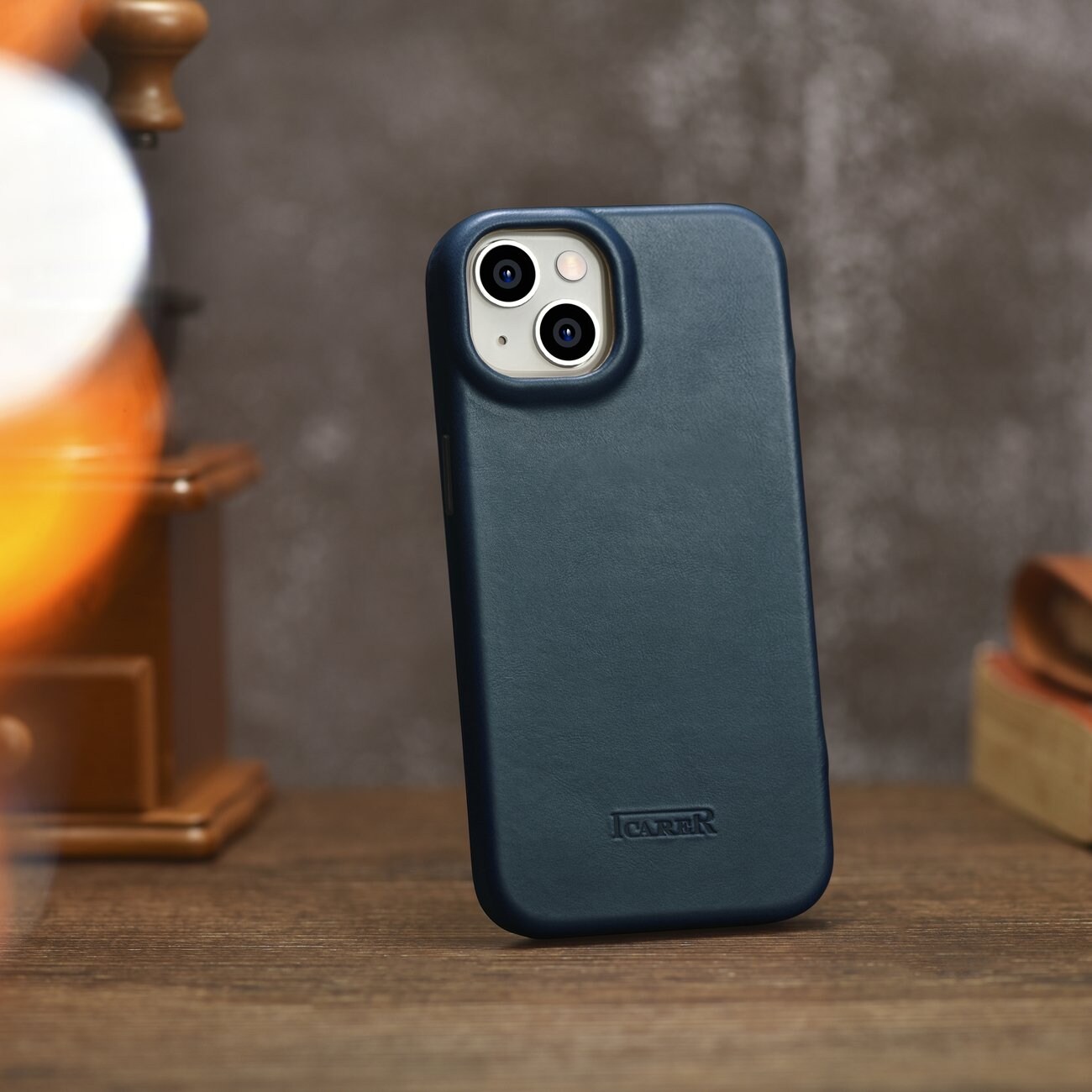 iCarer CE Oil Wax Leather Folio Case iPhone 14 Plus MagSafe Magnet Flip Blue (AKI14220707-BU)
