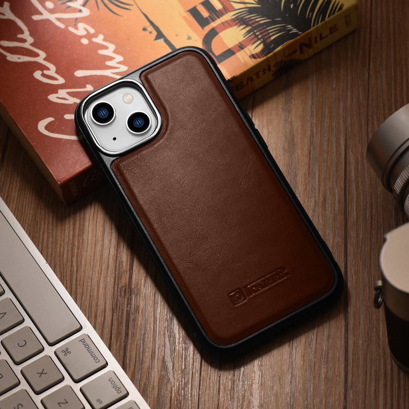 iCarer læretui i ekte lær med oljevoks for iPhone 14 Plus (MagSafe-kompatibel) Brun (WMI14220719-BN)
