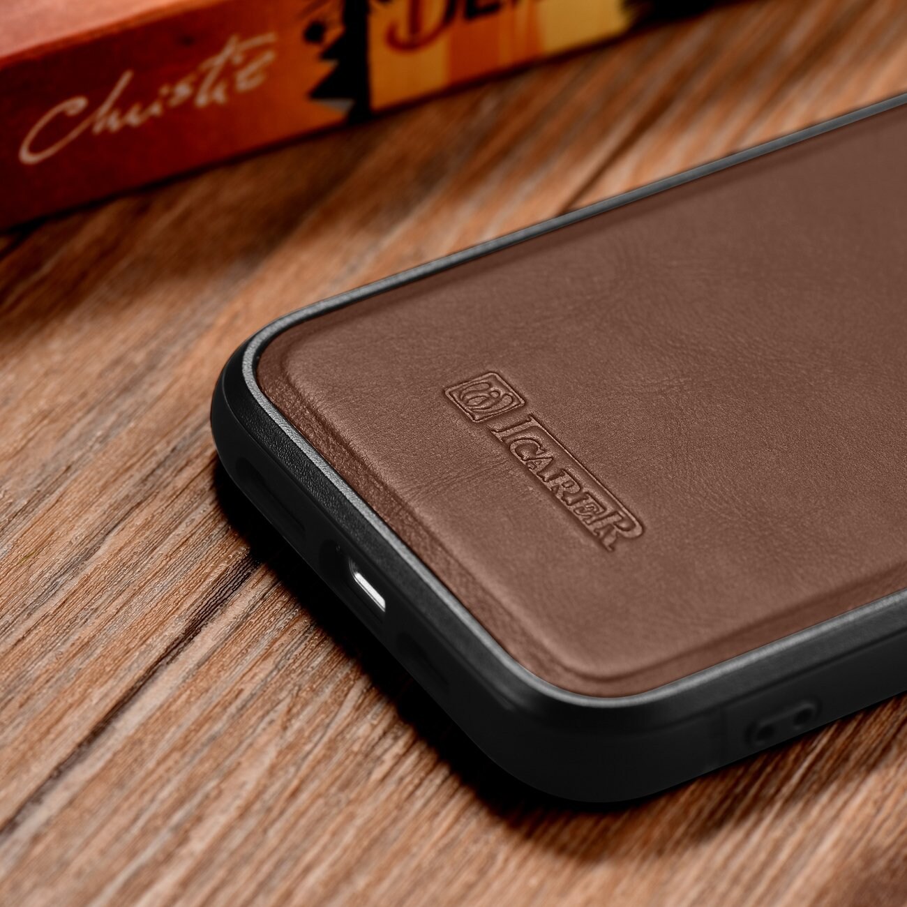 iCarer læretui i ekte lær med oljevoks for iPhone 14 Plus (MagSafe-kompatibel) Brun (WMI14220719-BN)