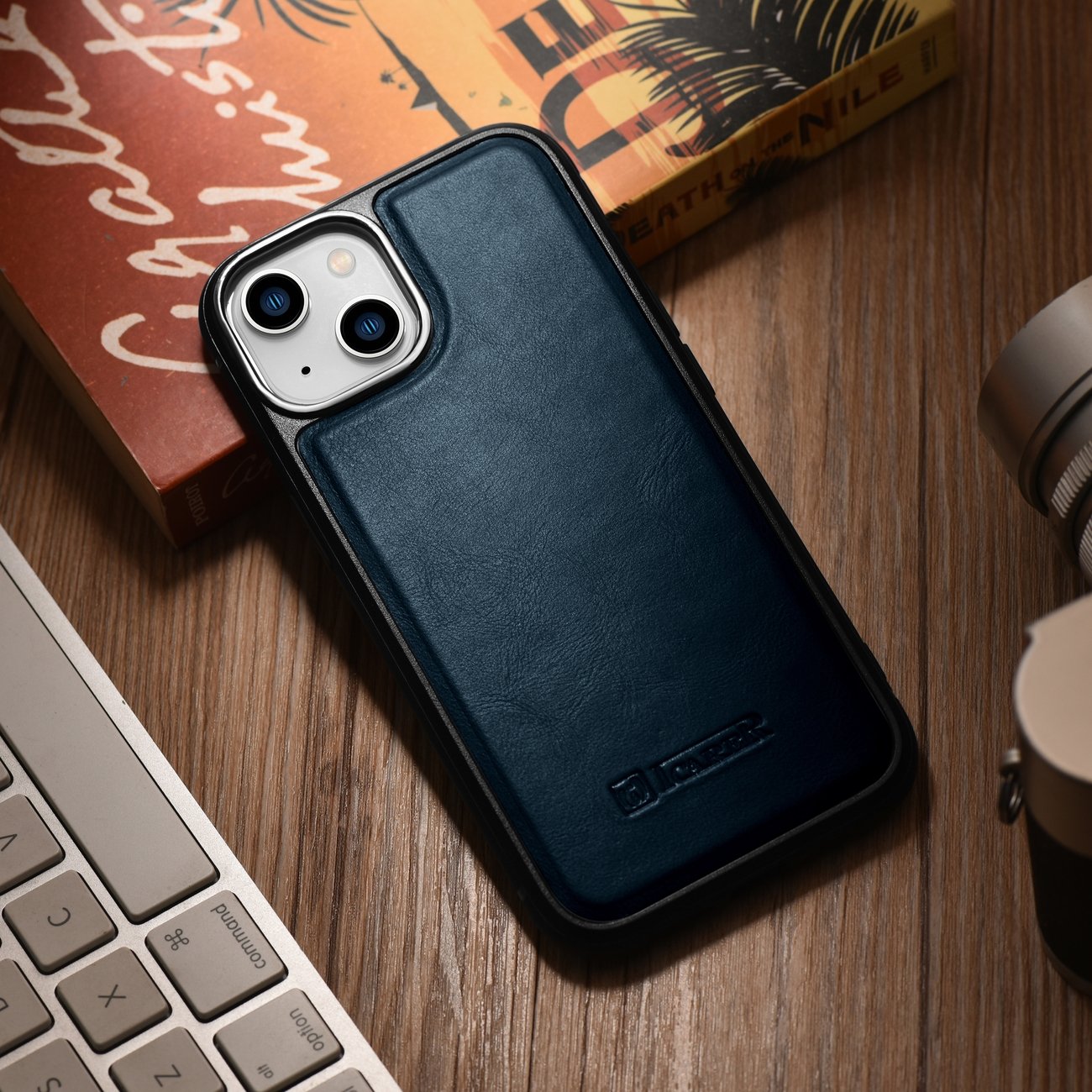 iCarer Leather Oil Wax-etui dekket med naturskinn for iPhone 14 Plus blå (WMI14220719-BU)