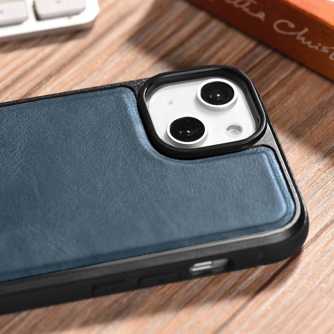iCarer Leather Oil Wax-etui dekket med naturskinn for iPhone 14 Plus blå (WMI14220719-BU)
