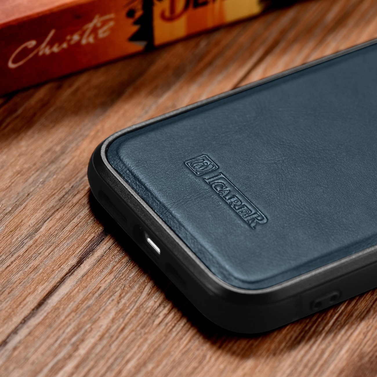 iCarer Leather Oil Wax-etui dekket med naturskinn for iPhone 14 Plus blå (WMI14220719-BU)