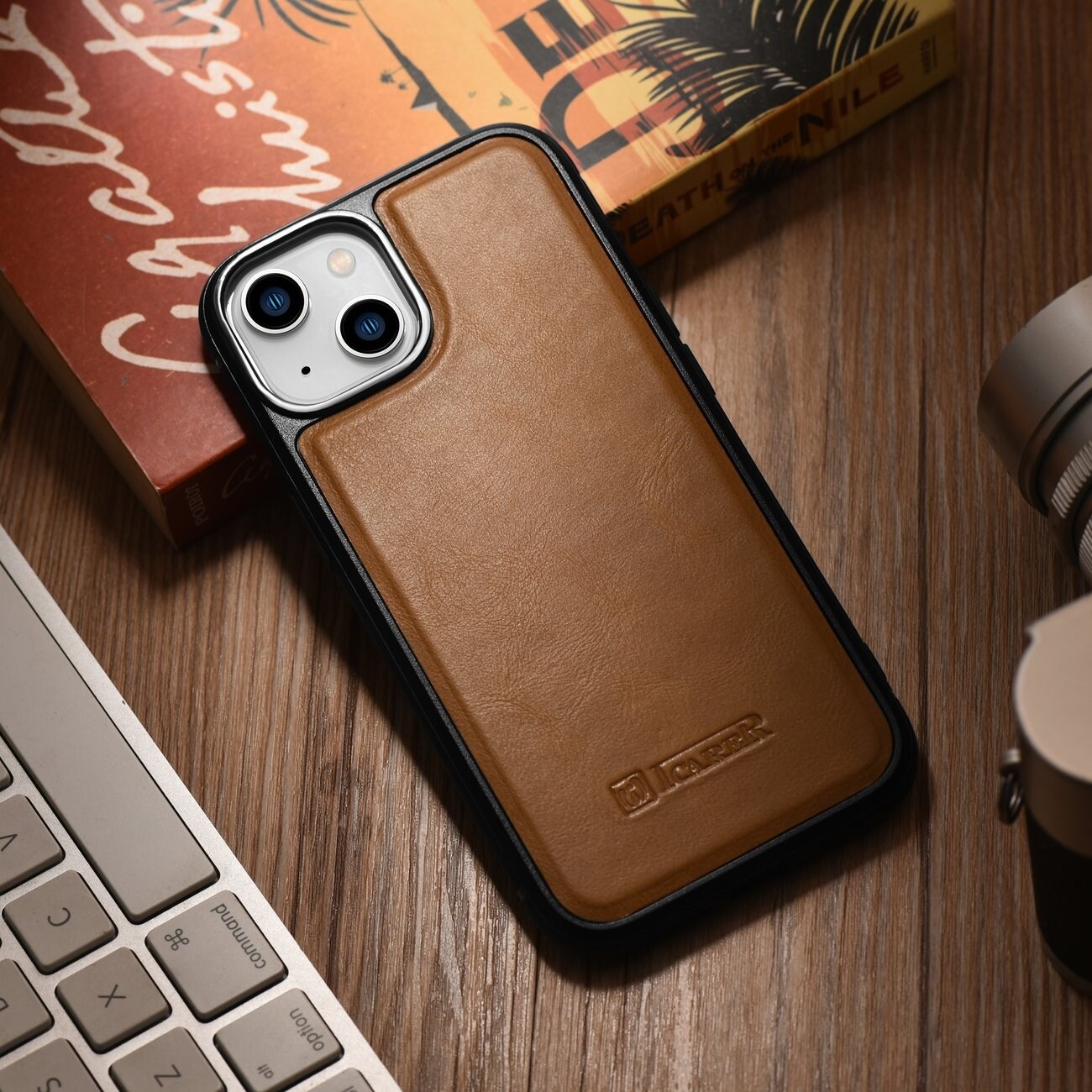 iCarer Leather Oil Wax-etui dekket med naturskinn for iPhone 14 Plus brun (WMI14220719-TN)