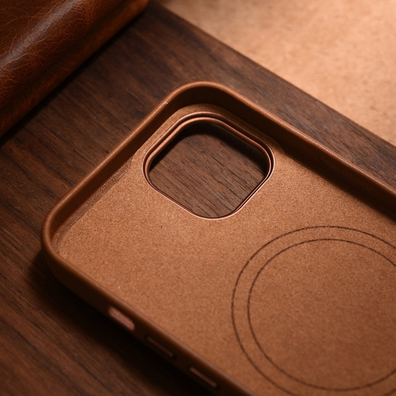 iCarer Case lærdeksel for iPhone 14 Plus Brown (MagSafe-kompatibel)