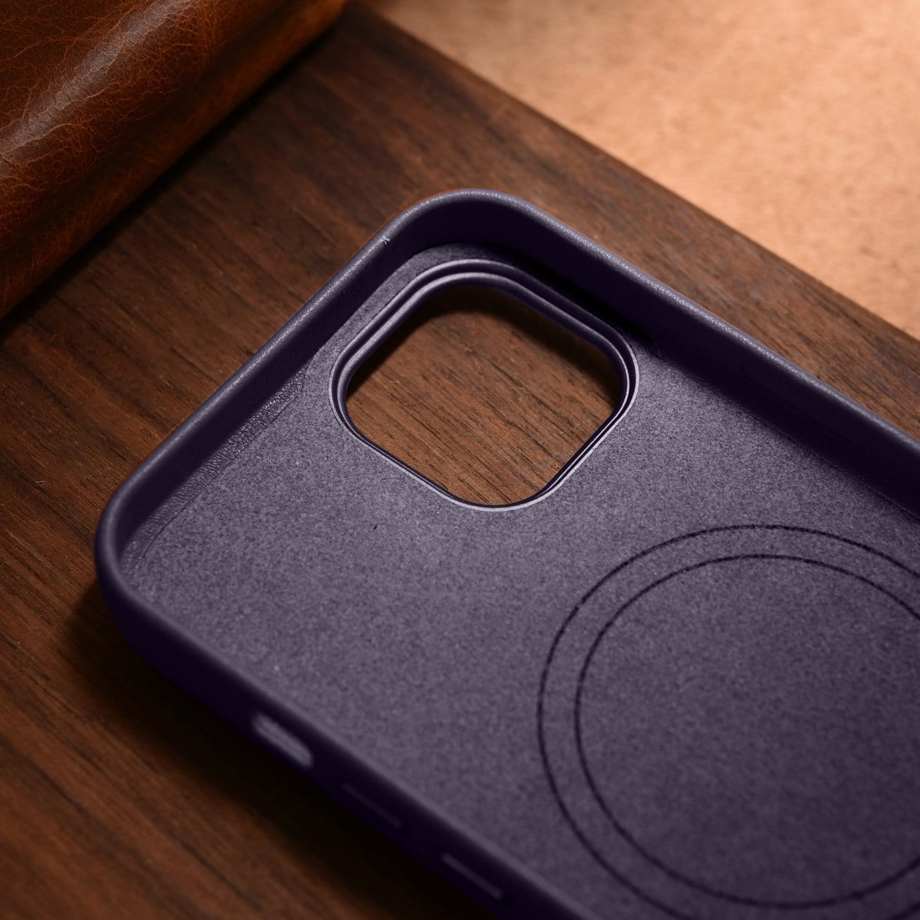 iCarer Case Leather Cover-etui for iPhone 14 Plus mørk lilla (MagSafe-kompatibel)