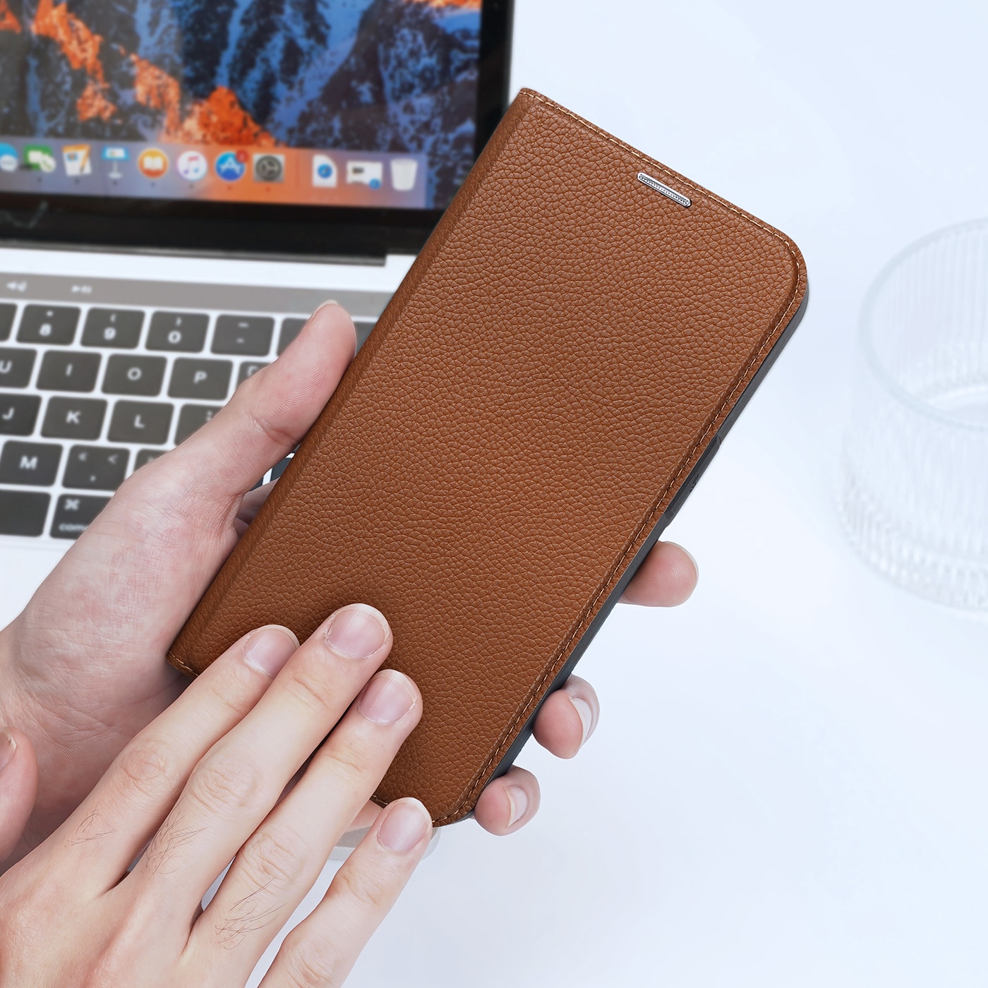 Dux Ducis Skin X2-etui for iPhone 14 Plus-etui med magnetisk klaff brun