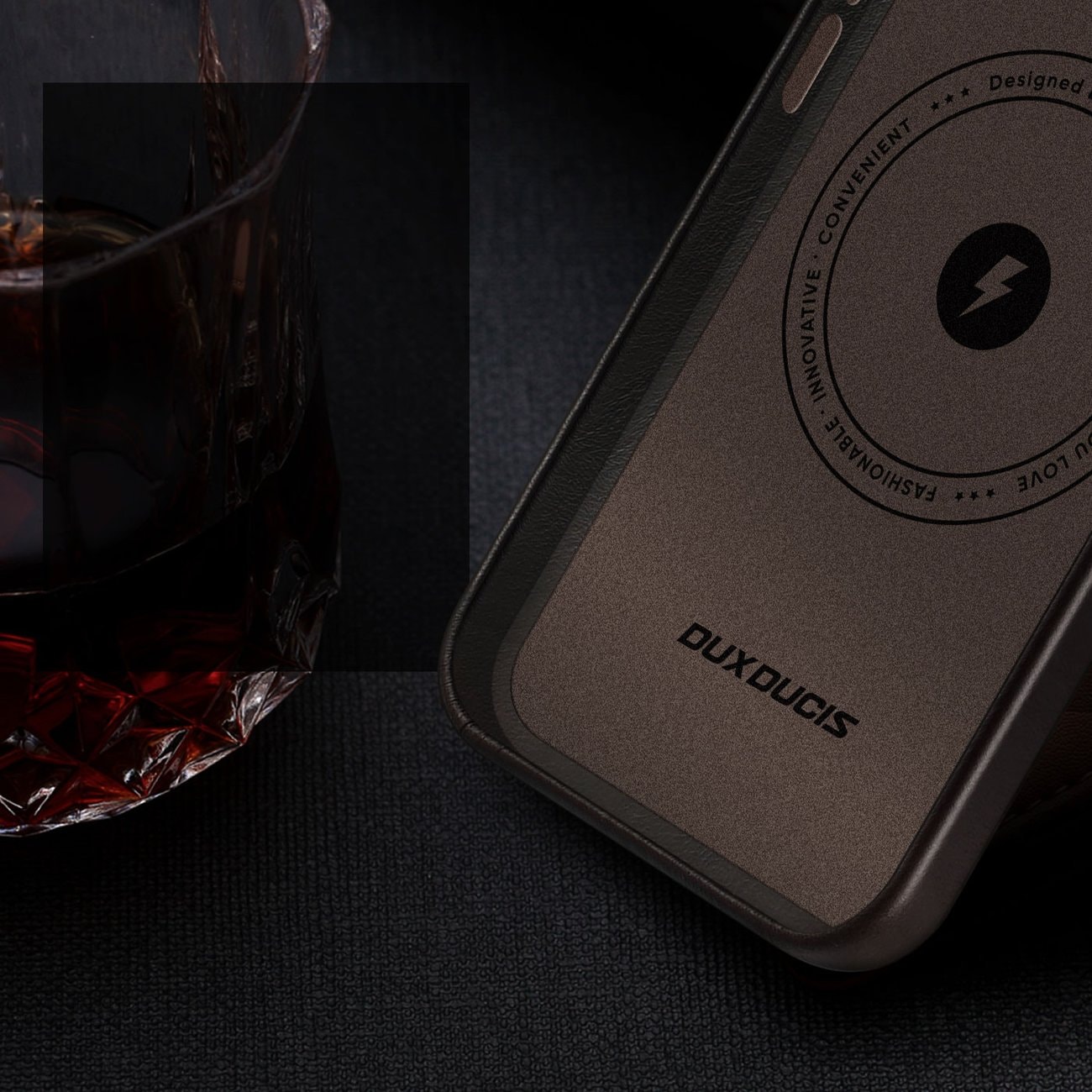 Dux Ducis Naples-etui for iPhone 14 Plus skinndeksel (MagSafe-kompatibel) Mørk brun
