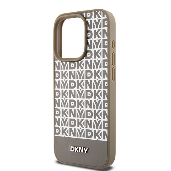 DKNY MagSafe-etui i lær med trykt mønster og metalllogo for iPhone 15 Pro Max - Brun