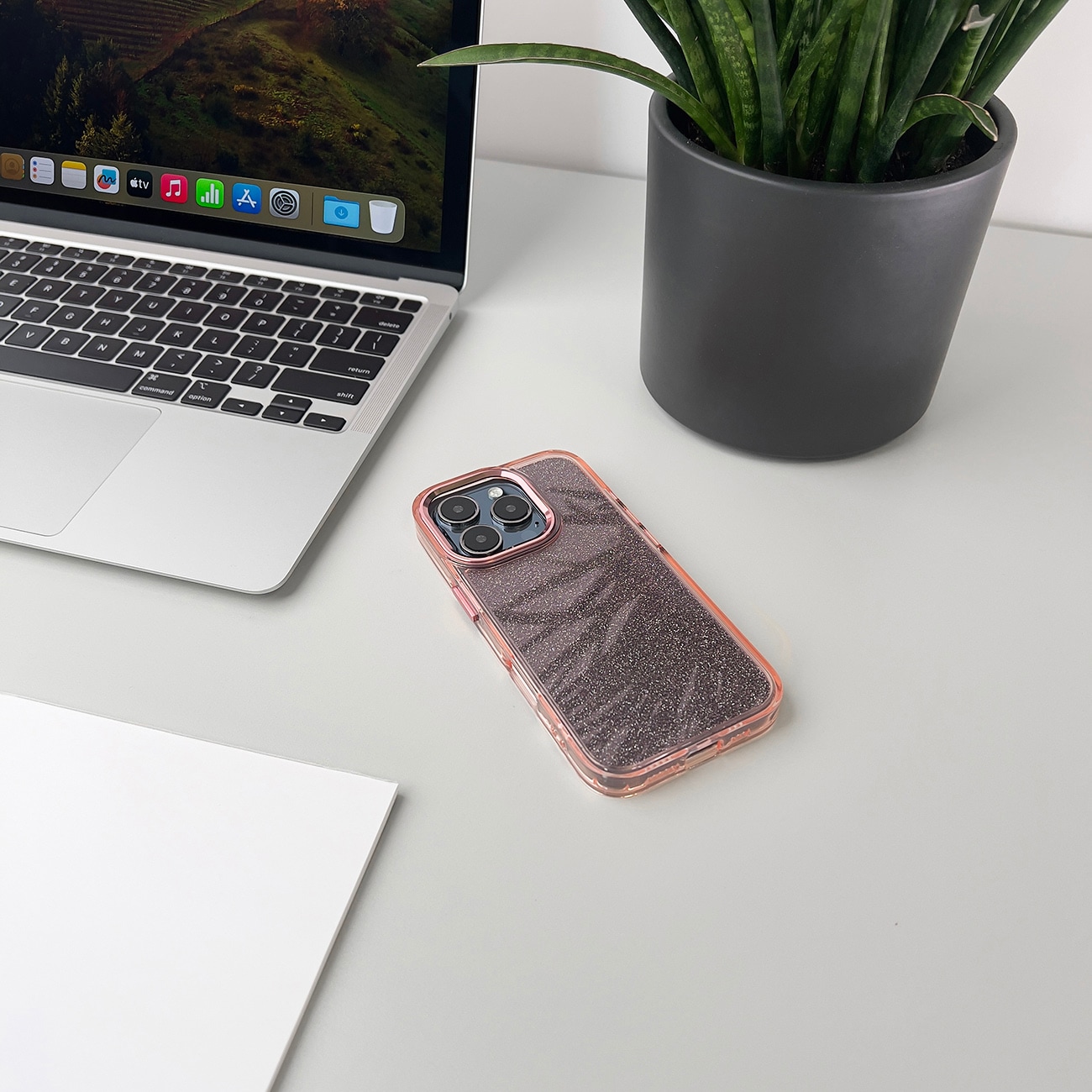 Glitterveske for iPhone 16 - rosa med glitter
