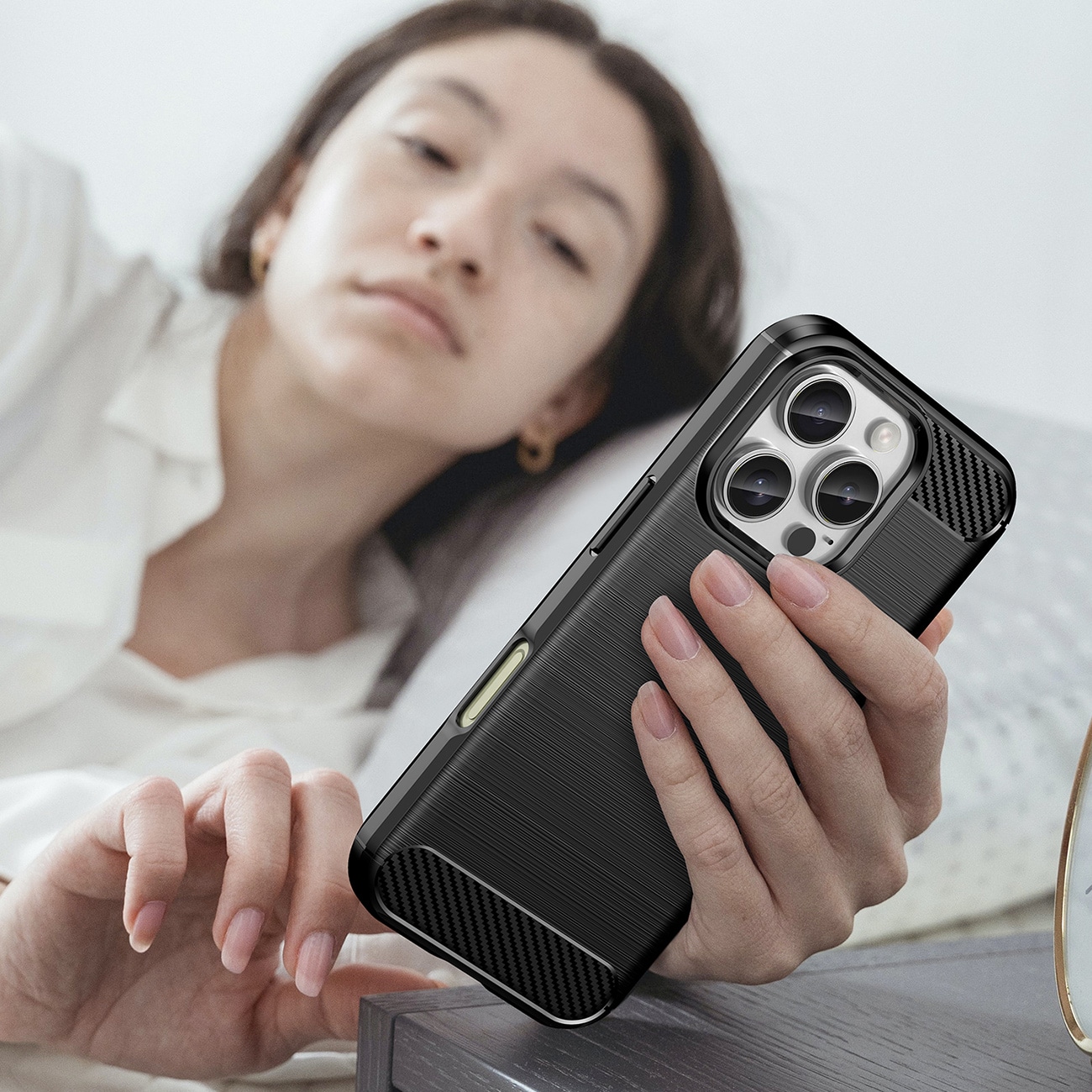 Karbonveske for iPhone 16 Pro - svart