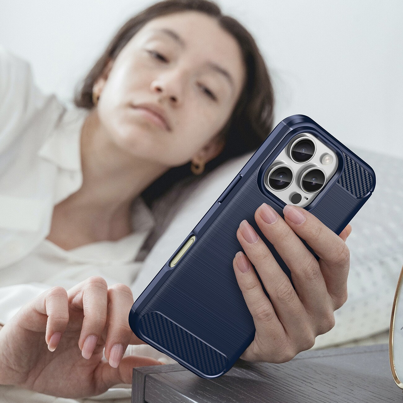 Carbon-etui for iPhone 16 Pro Max silikonetui - blå