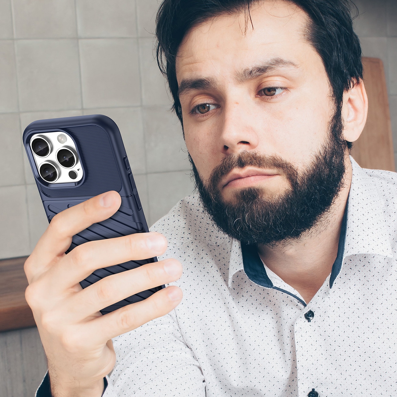 Thunder Case for iPhone 16 Pro Max silikonveske - blå