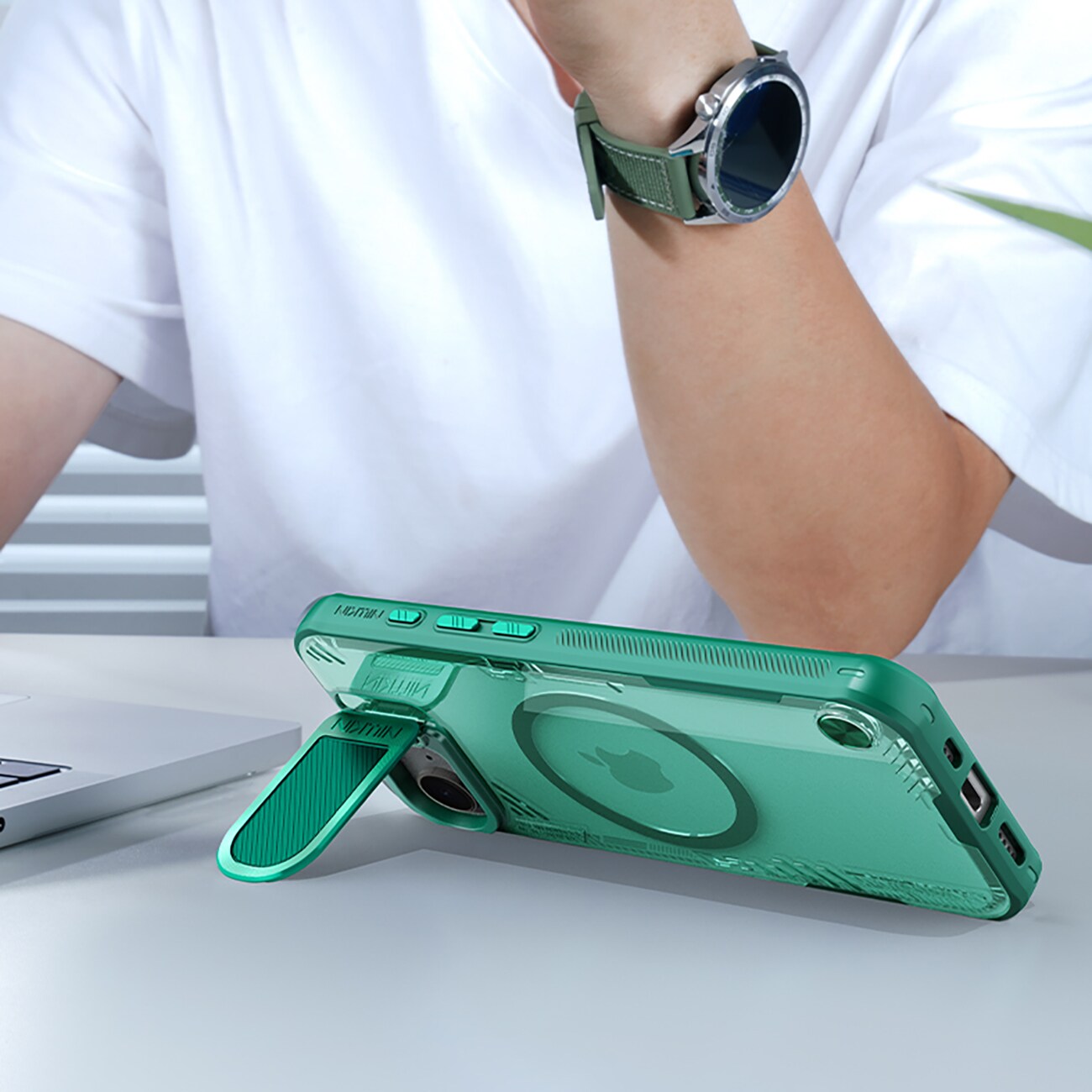 Nillkin Iceblade Prop magnetisk etui med kameradeksel og stativ for iPhone 16e - Grønn