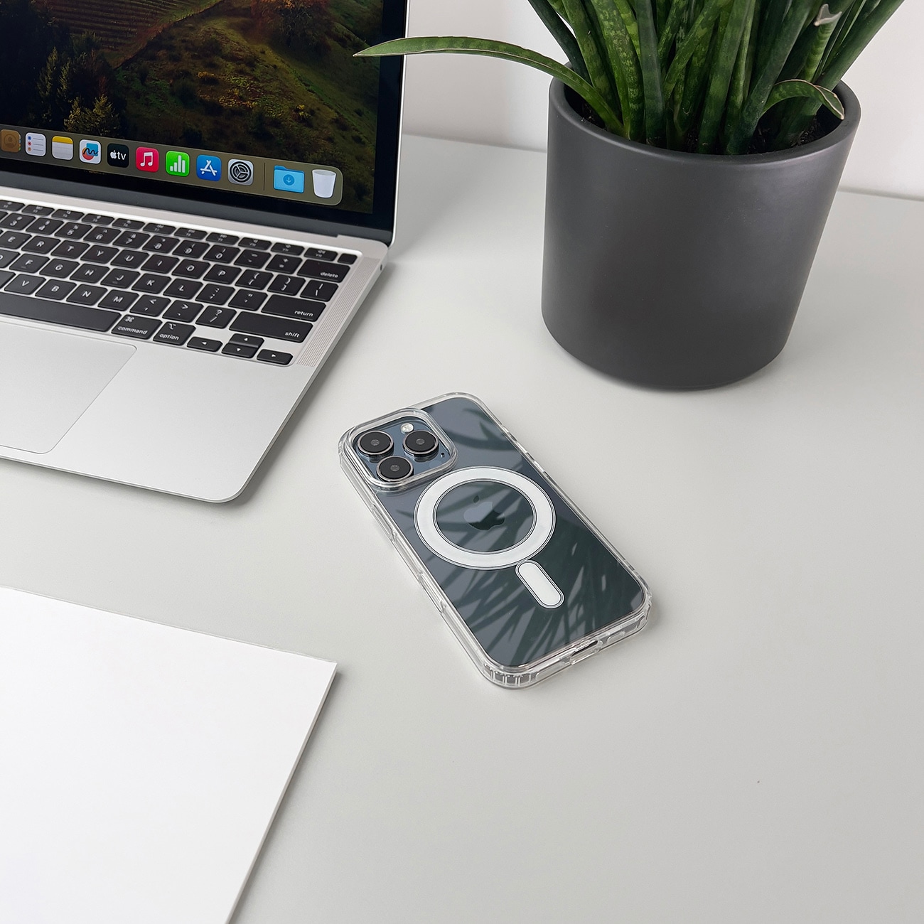 MagSafe-kompatibelt, gjennomsiktig hjørnetui for iPhone 17 Pro Max - gjennomsiktig