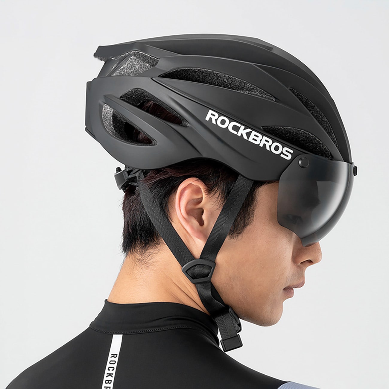 Rockbros sykkelhjelm med visir, avtakbare UV-beskyttelsesbriller, unisex - svart/brun